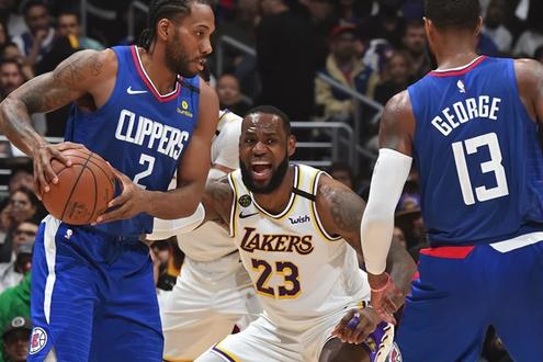 包含加时末段洛杉矶快船篮板制胜——NBA常规赛节点到来，悬念犹存，赛程密集仍需轮换的词条九游体育