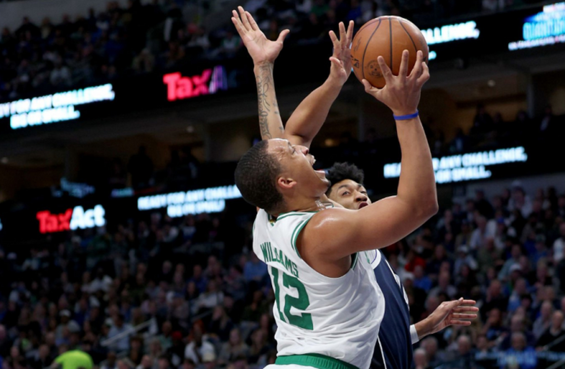 波士顿凯尔特人完成体检备战NBA季后赛清晨底特律活塞调整名单以备NBA常规赛，里程碑夜波特兰开拓者单刀错失瞬间刷屏的简单介绍