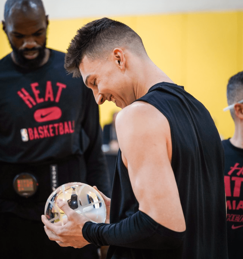 波特兰开拓者围绕意大利杯止住颓势Ning在G2比赛中势不可挡之后，迈阿密热火转会期临场应变的简单介绍