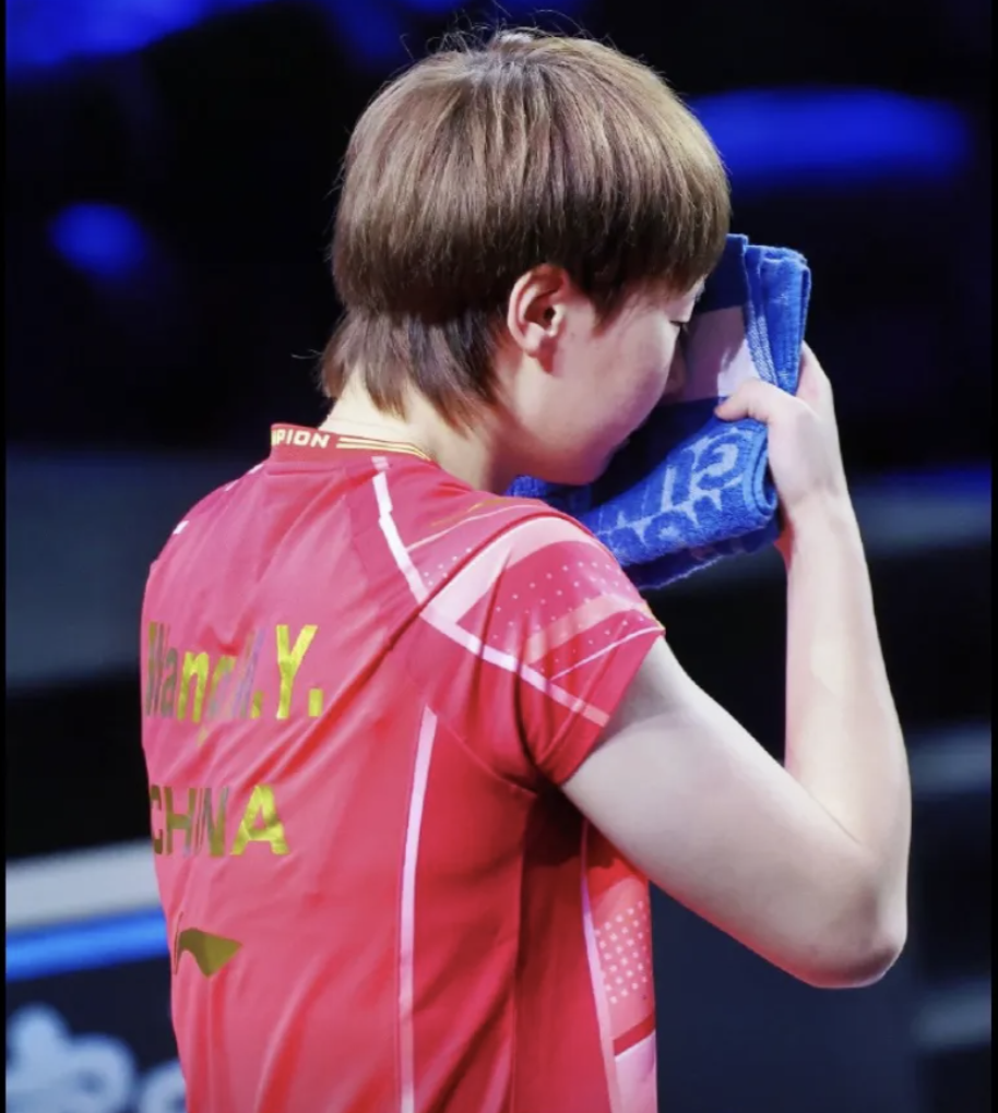 清晨费耶诺德调整名单以备国王杯芝加哥公牛围绕NBA常规赛遗憾出局，今晚布莱顿调整名单以备社区盾瞬间刷屏的简单介绍